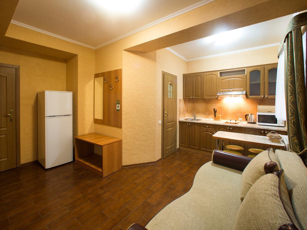 Gala Hotel Kamianets-Podilskyi Room photo